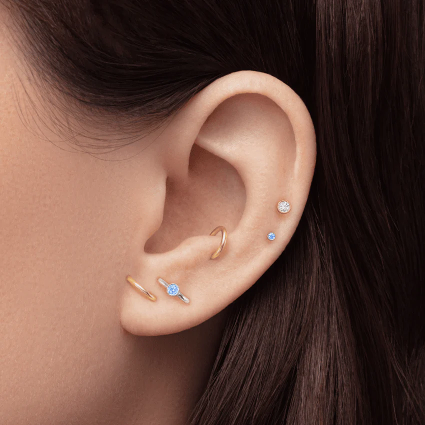 Scallop Set Light Blue Diamond Threaded Stud Earring - Image 5